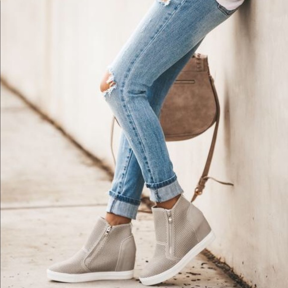 vici wedge sneaker